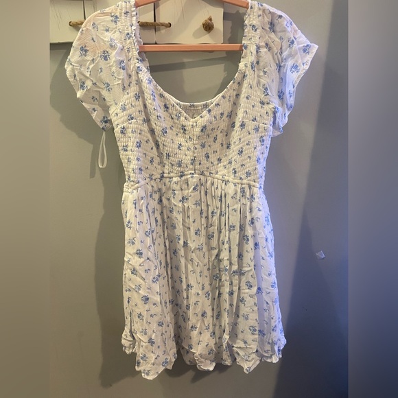 Dresses & Skirts - Women’s flower hollister dress